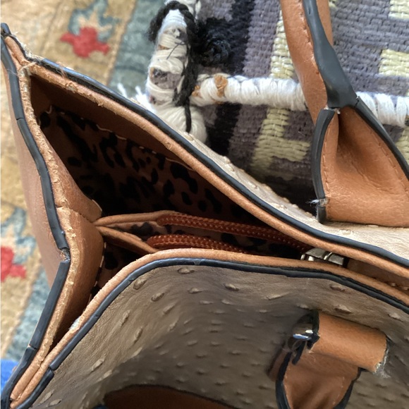 Faux leather tote, ostrich pattern - Picture 4 of 4